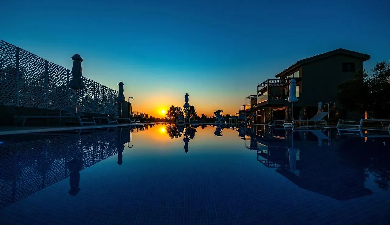 Miroes Suites Nikiti
